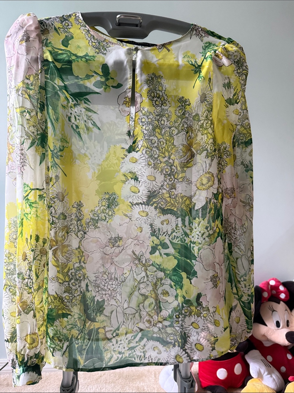 Zara!!! Sheer Floral Blouse size S 100% polyester